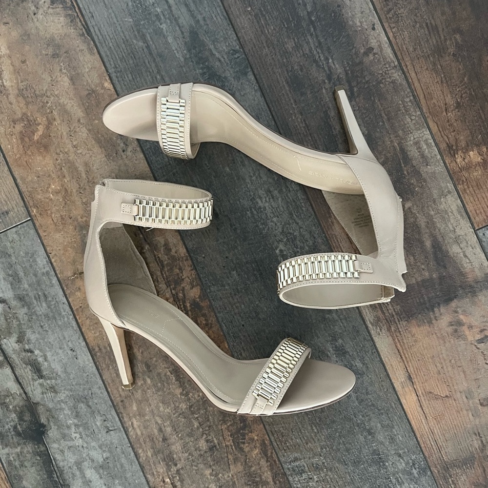 Kendall and Kylie miaa heels 8.5